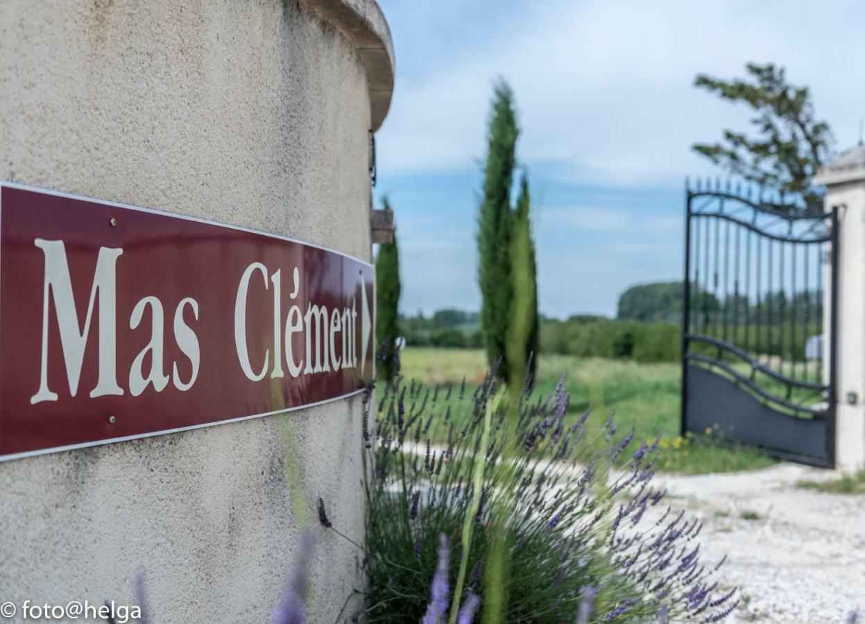 Mas Clement - Chambre Et Table D'Hotes リル・シュル・ラ・ソルギュ エクステリア 写真